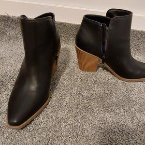 Ana Dutch boots